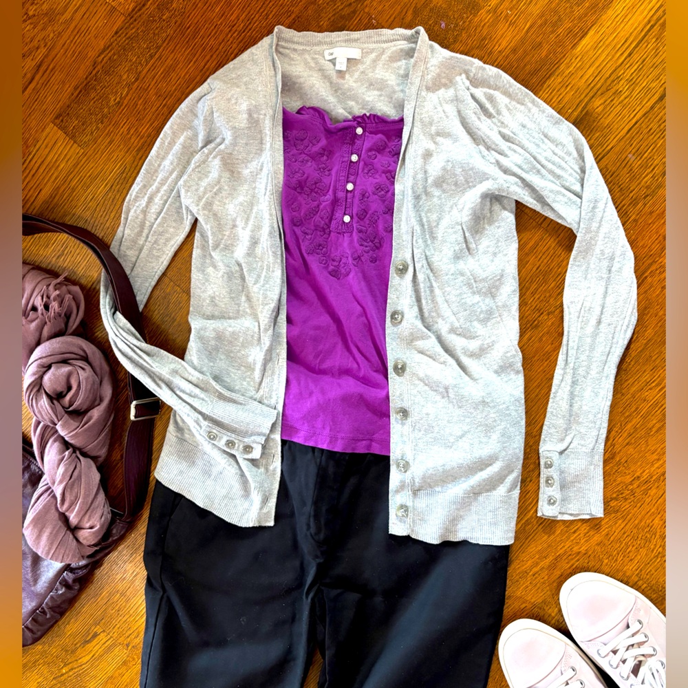 2/$20 GUC vintage XS GAP 100% cotton cardigan in heather grey, slim V-neck tunic